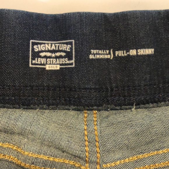 Women’s size 8 signature by Levi Strauss totally slimming pull on skinny jeans - Picture 7 of 12